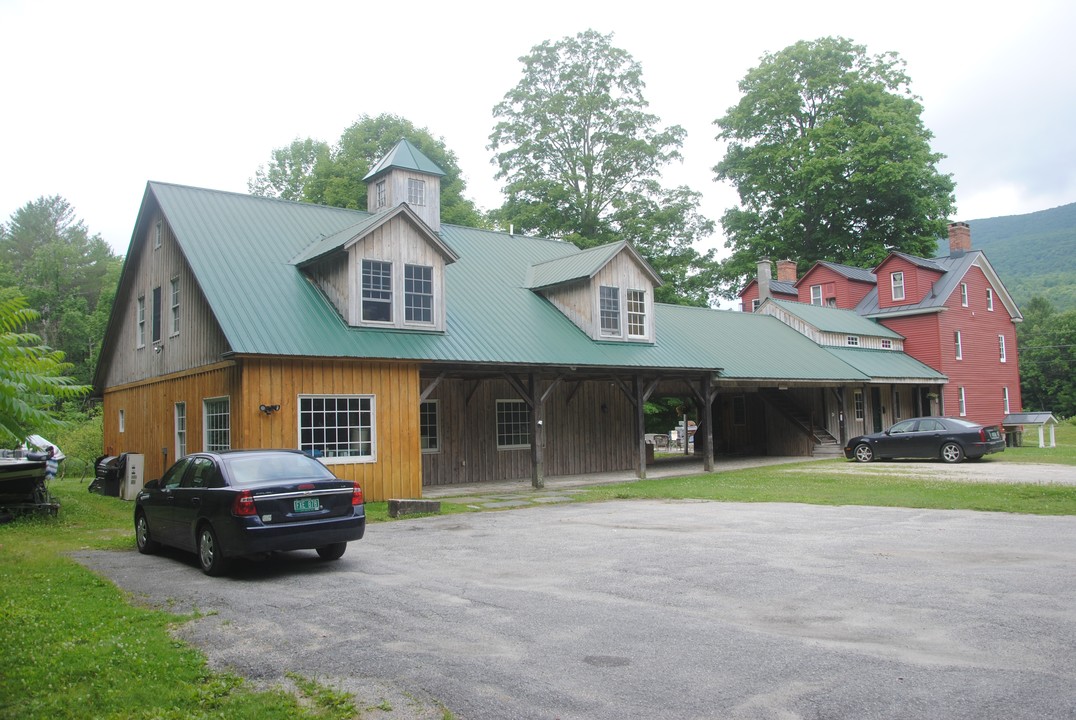 4676 VT Route 7A in Arlington, VT - Building Photo