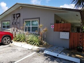 909 NE 23rd Dr-Unit -1 in Wilton Manors, FL - Building Photo - Building Photo