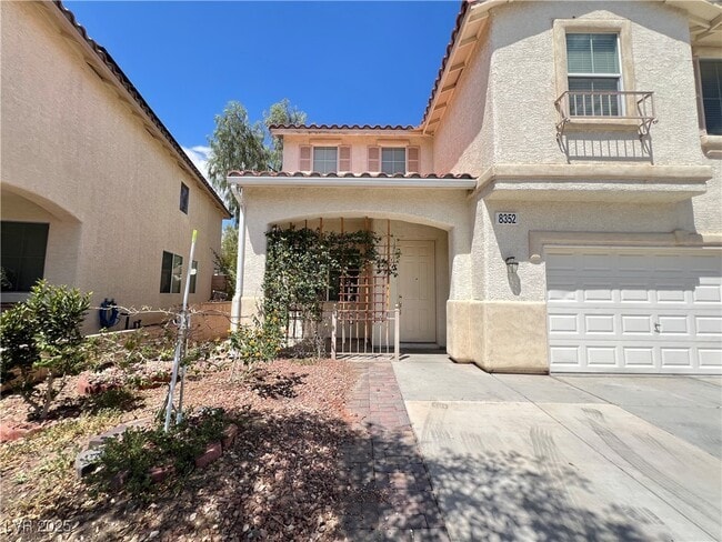 8352 Crown Peak Ave in Las Vegas, NV - Foto de edificio - Building Photo