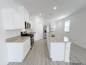 1047 Drago Dr in Baton Rouge, LA - Building Photo - Building Photo