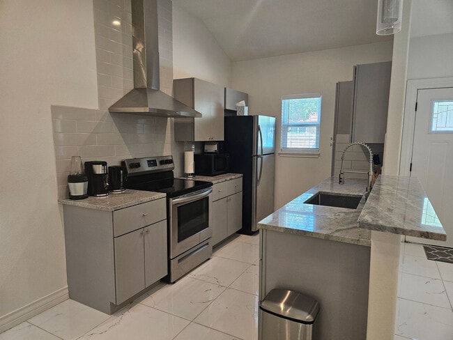 702 5th St in Corpus Christi, TX - Foto de edificio - Building Photo