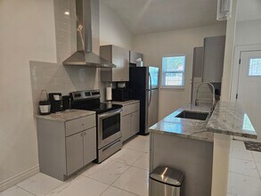 702 5th St in Corpus Christi, TX - Foto de edificio - Building Photo