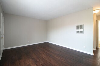 1436 McCan Dr in Clarksville, TN - Foto de edificio - Building Photo