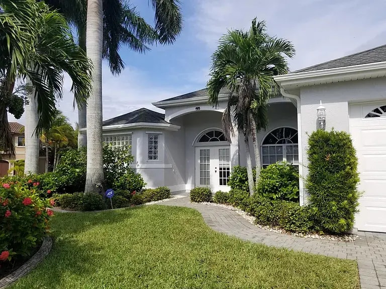2851 SW 49th Ter in Cape Coral, FL - Foto de edificio