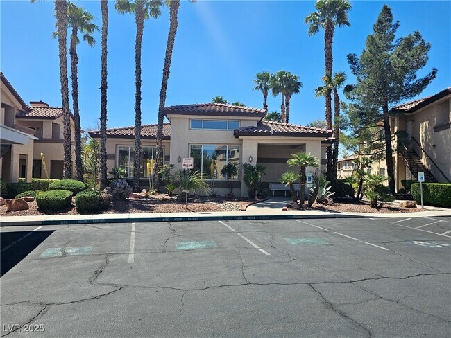 8501 W University Ave in Las Vegas, NV - Building Photo - Building Photo