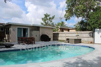 323 W Palm St in Lantana, FL - Building Photo - Building Photo