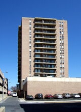 Washington Towers in Reading, PA - Foto de edificio - Building Photo