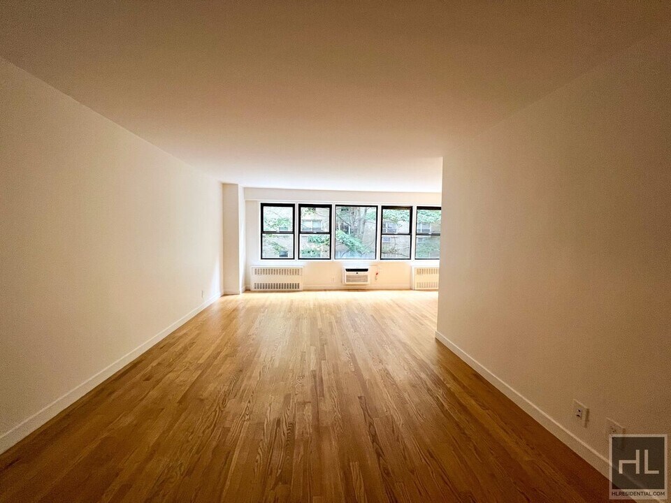 EAST 36 STREET in New York, NY - Building Photo