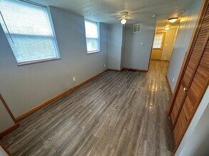 1106 W Grove St in Bloomington, IL - Building Photo - Building Photo
