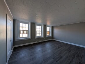 56 W Main St in Shelby, OH - Building Photo - Building Photo