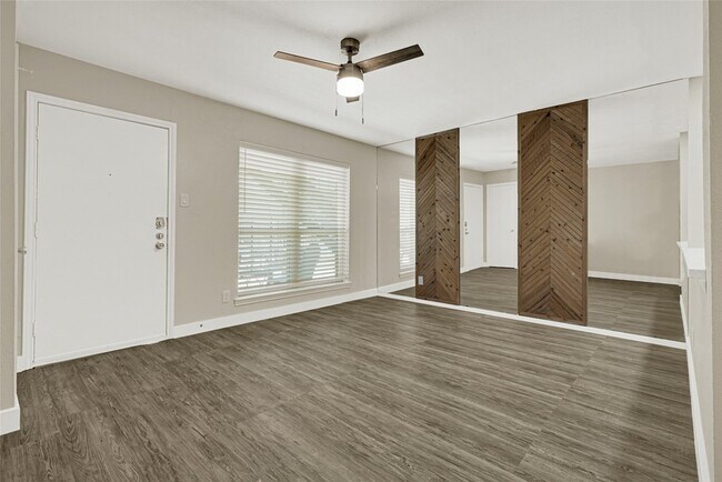 11540 Chimney Rock Rd, Unit 117 in Houston, TX - Building Photo - Building Photo