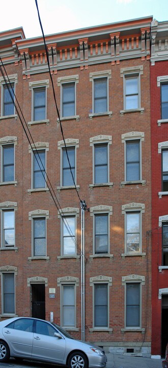 537 E Thirteenth St in Cincinnati, OH - Building Photo