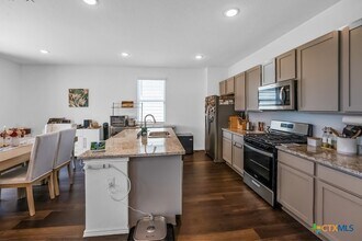 5726 Hematite Rim in San Antonio, TX - Building Photo - Building Photo