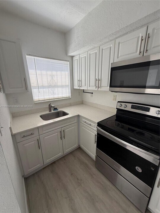 8463 NW 4th Ct in Miami, FL - Building Photo