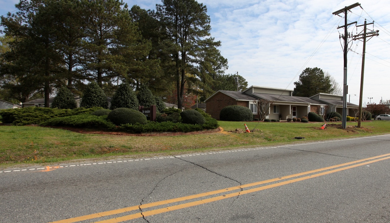 The Meadows in Selma, NC - Building Photo