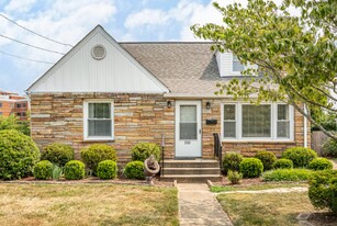 2103 Washington Ave in Fredericksburg, VA - Building Photo