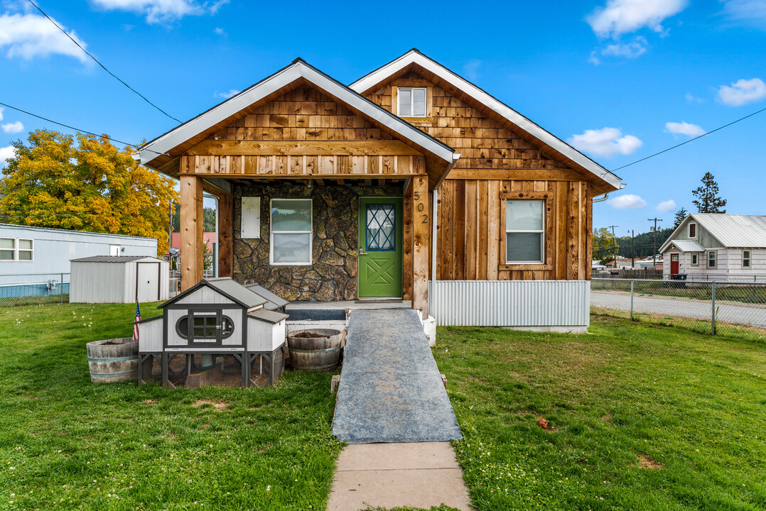 502 Wyoming Ave in Pinehurst, ID - Building Photo