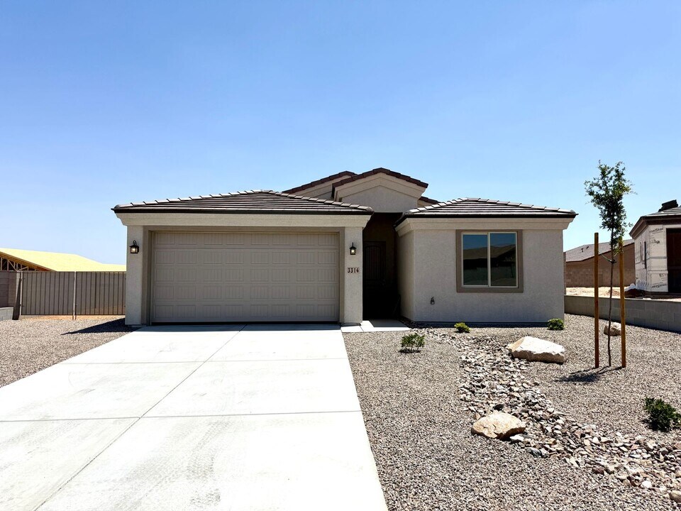3314 Charleston Ct in Kingman, AZ - Building Photo