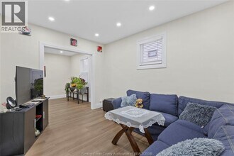 114 Elm Ave in Windsor, ON - Foto de edificio - Building Photo