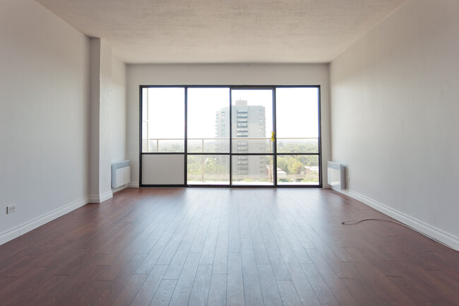 Le St-Laurent Apartments in Québec, QC - Building Photo - Interior Photo