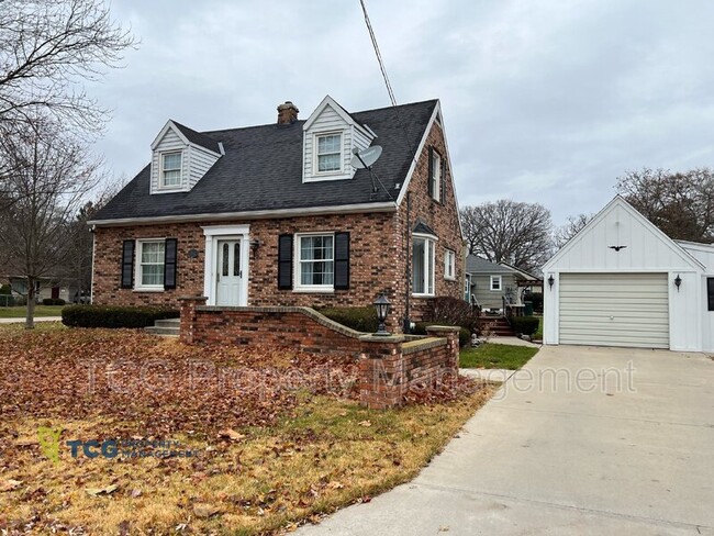 property at 512 W Stanton St