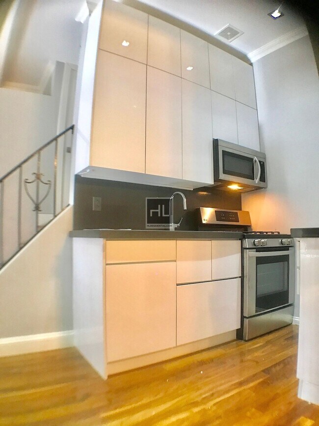 HUDSON ST. in New York, NY - Building Photo - Building Photo