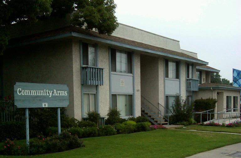 Community Arms Apartments in Pasadena, CA - Building Photo