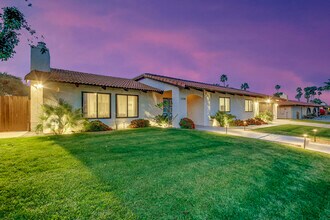 2230 Tamarisk Rd in Palm Springs, CA - Building Photo - Building Photo