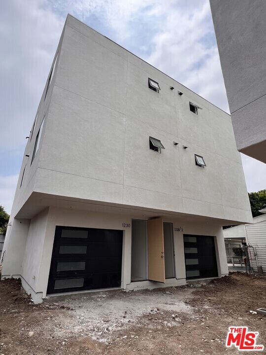 1230 S Berendo St in Los Angeles, CA - Building Photo