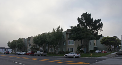 Villa Fontana in Daly City, CA - Building Photo - Building Photo