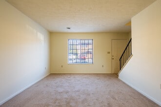 Twin Mountain Townhomes in Staunton, VA - Foto de edificio - Interior Photo