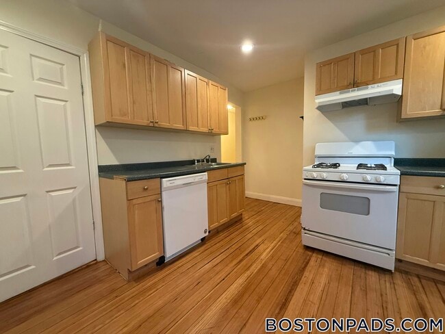 64 Pleasant St in Cambridge, MA - Building Photo - Building Photo