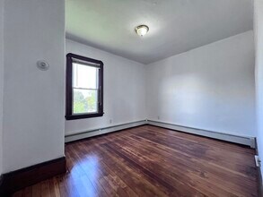 32 Alpine Ave in Fairhaven, MA - Building Photo - Building Photo