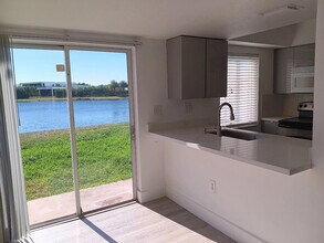 150 Riviera Cir in Weston, FL - Building Photo - Building Photo