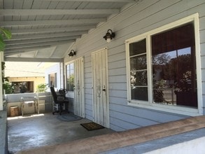 234 N 10th St in Santa Paula, CA - Building Photo - Building Photo