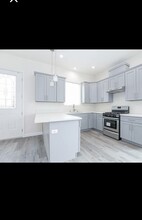 12120 Cantara St in North Hollywood, CA - Building Photo - Building Photo