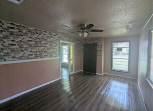 1131 Ave C in Port Allen, LA - Building Photo - Building Photo