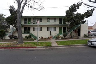 4851 San Vicente Blvd in Los Angeles, CA - Building Photo - Building Photo