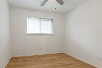 812 Jefferson Ave in Cleveland, TX - Building Photo - Building Photo