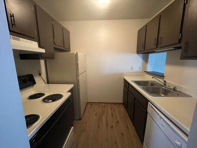 6179 W Cold Spring Rd in Greenfield, WI - Building Photo - Building Photo