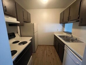 6167 W Cold Spring Rd in Greenfield, WI - Building Photo - Building Photo