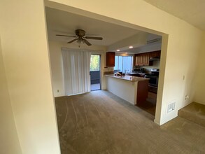 8085 Caminito de Pizza, Unit p in San Diego, CA - Building Photo - Building Photo