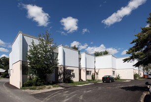 25 Lexington Ave in Toronto, ON - Building Photo