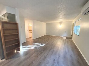 1513 SE Ash St in Portland, OR - Building Photo - Building Photo