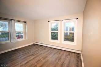 31 Stewart Pl in Fanwood, NJ - Building Photo - Building Photo