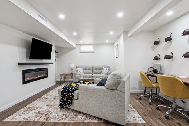 property at 1219 Oakcrest St