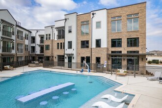 Nine50 Town Lake at Midtown in College Station, TX - Building Photo - Building Photo