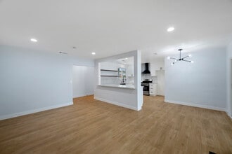 2640 N Buena Vista St in Burbank, CA - Building Photo - Building Photo