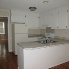 3959 Sterling Pointe Dr in Winterville, NC - Building Photo - Building Photo