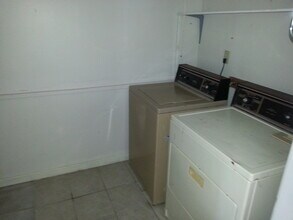 1413 Woodward St in Orlando, FL - Building Photo - Building Photo